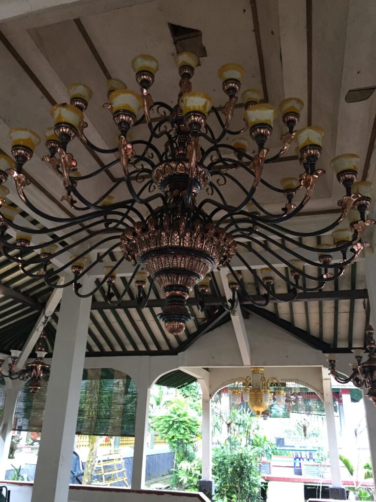 Lampu Robyong Tembaga